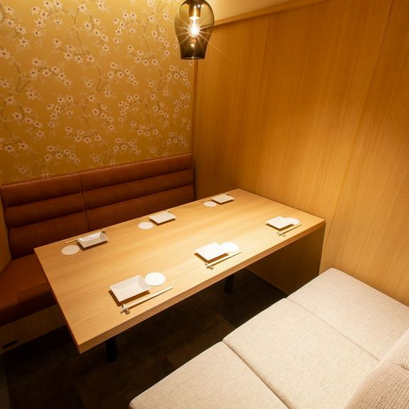 少人数2名用から大宴会30名向きの掘りごたつ個室まで完備