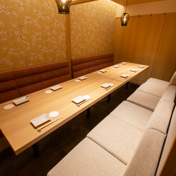 風情溢れる和テイストの完全個室が非日常を提供。