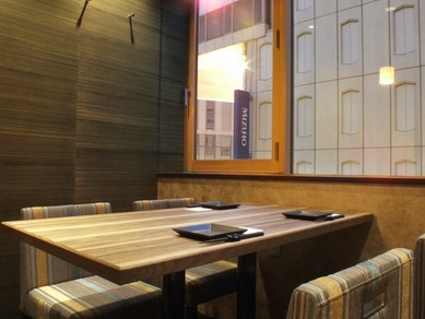 2人きりの個室でロマンティックなディナーデート