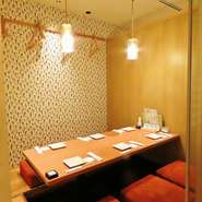 大人数での宴会にも使える掘りごたつの大広間など、それぞれタイプの違う個室が用意されています。会社の集まりや同窓会、打ち上げなど大人数での宴会にどうぞ。