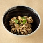 ほろ苦い甘さと青リンゴのようなフルーティさ。
特有の潮気があり海を感じられる味わい。