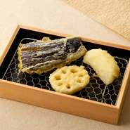 たまねぎ&emsp; 176円(税込)
れんこん&emsp; 176円(税込)
茄子&emsp; 209円(税込)
海老芋 二貫&emsp; 209円(税込)
厚切り南瓜&emsp; 209円(税込)
じっくり煮込んだふろふき大根&emsp; 297円(税込)
大きな甘ーいさつまいも&emsp; 308円(税込)