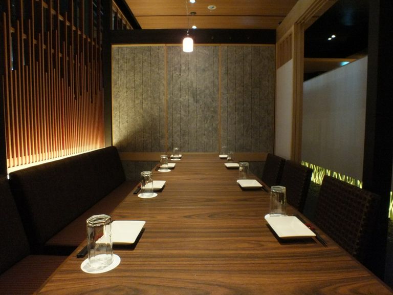 少人数2名用から大宴会40名向きの掘りごたつ個室まで完備