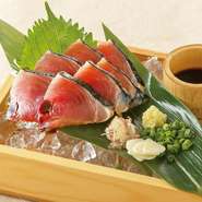 もっちりとした口当たりの良さに、炭火焼ならではの皮の香ばしさ。薬味と一緒にお召し上がりください。