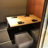 ひっそりとした隠れ家的な個室空間があります。細部にまで気を使ったインテリアや間接照明が温かな空間を演出。静かな空間でいただく美食の数々に、身も心も癒されます。