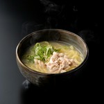 濃厚鶏白湯スープにツルツル特製麺、お食事の〆に是非お試しを！