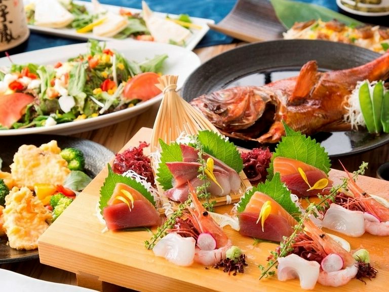 少人数2名〜団体36名まで収容。開放感と上質さも兼ね備えた個室