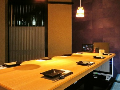 ゆっくりと落ち着ける完全個室で、親睦のひと時を満喫