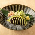 白出汁で瞬間漬けにした水茄子のみずみずしい食感をお楽しみください。