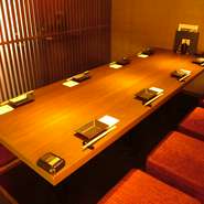 ゆったりと落ち着いた個室は、接待やデートなど雰囲気を大切にしたい時に最適。優雅な雰囲気の中で和やかに食事ができ、商談もスムーズに進みます。