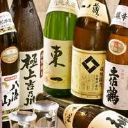 こだわってご用意した日本酒は、ポピュラーなものから世界的なコンペで高評価を受けている銘酒まで並びます。もちらんお料理との相性もぴったりです。グラスでのご用意もございますので、是非色々お試しください。