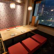 お酒が苦手な女性にも飲みやすい「梅酒」「ワイン」「カクテル」などが種類豊富に揃い、綺麗な盛り付けの料理は、女性の心を夢中にさせます。アットホームな合コンは、盛り上がること間違いありません。
