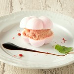 黒毛和牛のもも肉を使用。コクがある醤油ベースのソースは玉葱の甘みとわさびの風味が絶妙なバランス。