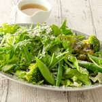 野菜たっぷり！カラフルでヘルシーな生春巻き。スイートチリマヨソースとご一緒に。