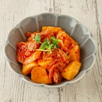 クリームチーズに特製梅ダレを和えました。