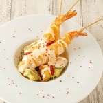バターが効いた明太子ソースに海老をトッピング。大葉と海苔の香りが食欲をそそります。