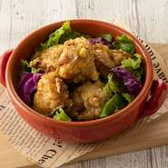 ほんのり甘いマスタードソースにナッツの食感がたまらない。