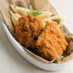 サクサクジューシーな当店オリジナルのフライドチキン。
追加　1P：319円