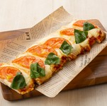 やっぱり定番！トマトの瑞々しさととろーりチーズがたまりません。