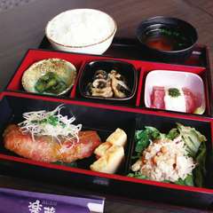 週替り御膳（お肉かお魚からお選び下さい）