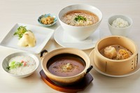 フカヒレの土鍋煮込み
つゆそば
青菜のカニあんかけ
海老のマヨネーズ炒め
特製シュウマイ（２個）
ご飯
ザーサイの漬け物
