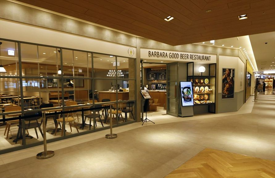 女子会におすすめ！シンプル&ナチュラルな店内