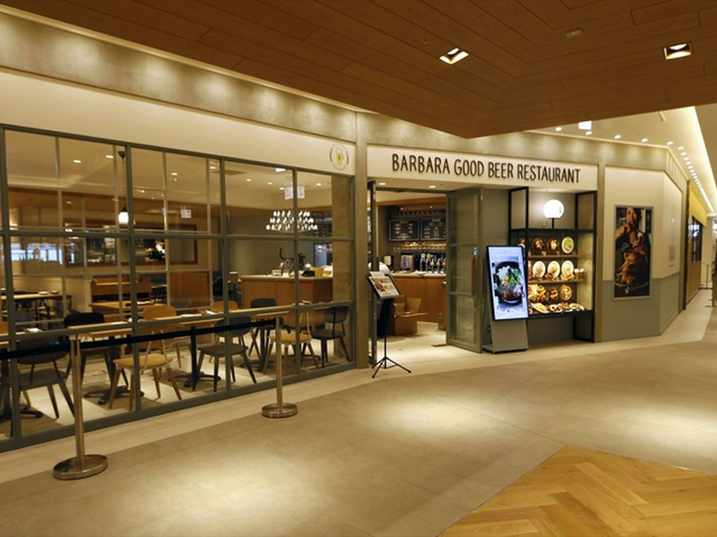 女子会におすすめ！シンプル&ナチュラルな店内