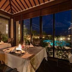 おいしい料理と美しい景観が、リゾート気分を高めてくれる