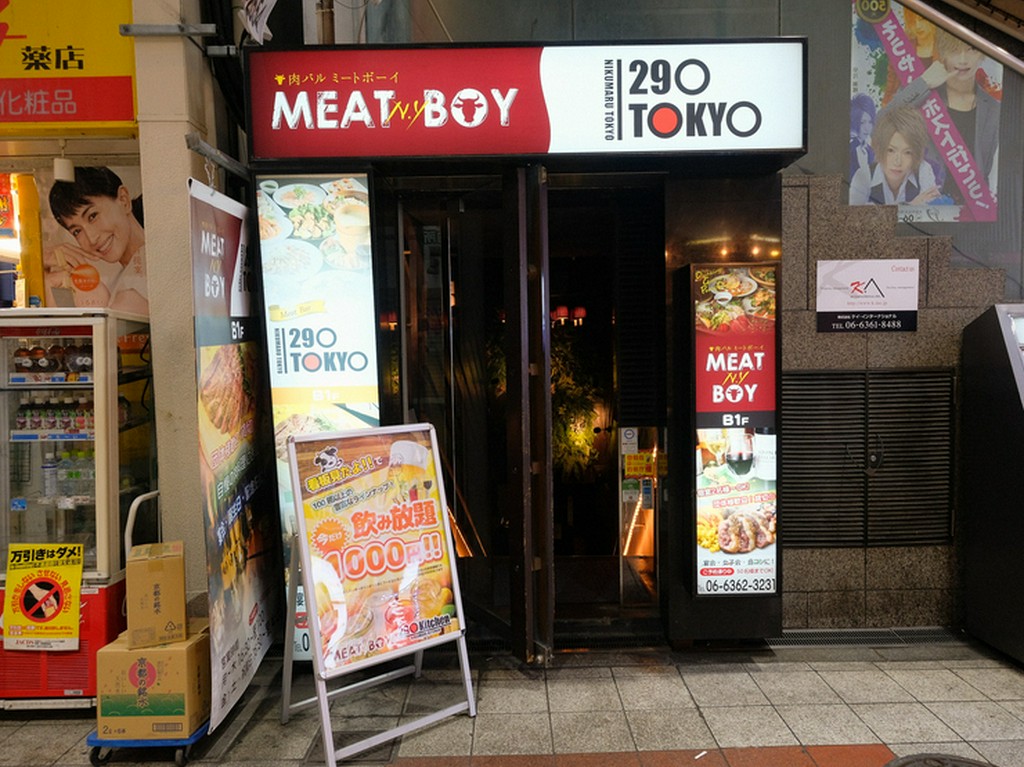 梅田駅から徒歩5分、ビルの1Fにある肉バル