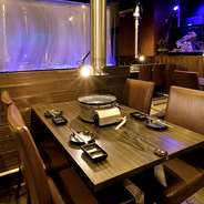 2名からと少人数でも使える個室が完備されているので、カップルやコンパに最適。水槽付きのVIP個室もあり、日常とは異なるファンタスティックな空間がコンパを盛り上げてくれます。