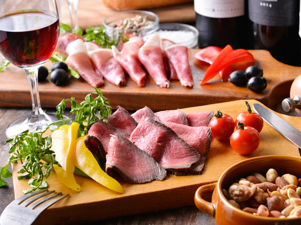 コスパ抜群！生ハム×ローストビーフ食べ飲み放題プラン