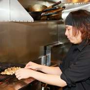 料理を一番美味しい状態で食べていただけるよう、スタッフ一同お客様の状況をしっかり把握するように努めております。温かいものは温かいうちに、冷たいものは冷たいうちにお召し上がりください。