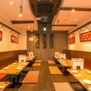 座敷は30名～35名、お店丸ごと貸切にすれば最大80名までの宴会が開催できます。会社の宴会、二次会、同窓会など幅広いシーンで大活躍。大人数でも使えるので幹事さんも大助かりです。