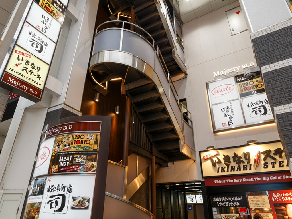 目指すは、駅前のマジェスティックビル