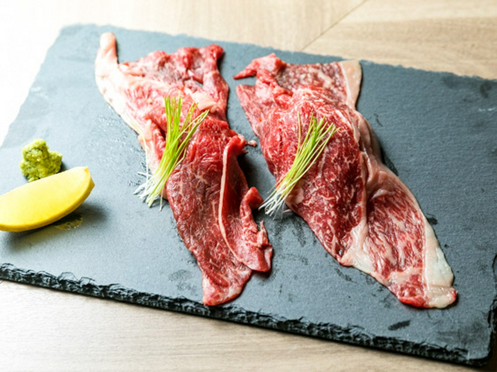 今メディアで大注目の肉寿司をお得にご用意！