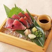 もっちりとした口当たりの良さに、炭火焼きならではの皮の香ばしさ。薬味と一緒にお召し上がりください。