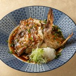 数量限定!香ばしく焼き上げた鯛かぶとを生姜とニンニクが香る特製ダレでサッと炊き上げました。