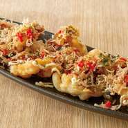 外はカリッと中はとろーりとまるでたこ焼きのような生地で天ぷらに。いいだこを感じられる逸品。