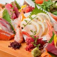 ぜひともトライしておきたいのが、新鮮な海の幸を使った海鮮料理の数々です。刺身はもちろん、焼き物も素材の良さが実感出来ます。コースで一通り味わってみるのも、おすすめ。