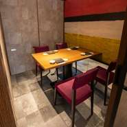 和を基調としたモダンな空間は女子会に嬉しい完全個室。いつもとは少し違ったしっとりとしたムードの中、大和撫子の集いはいかが。周囲の目を気にすることなく食事を楽しむことができ、ママ会にもおすすめです。
