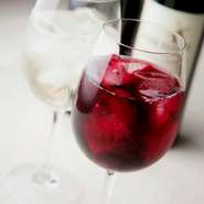 ＜ハウスワイン＞
グラス　各605円／カラフェ　各1,815円