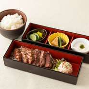 （小鉢/椀/香の物）

※ライス大盛りは無料でございます。