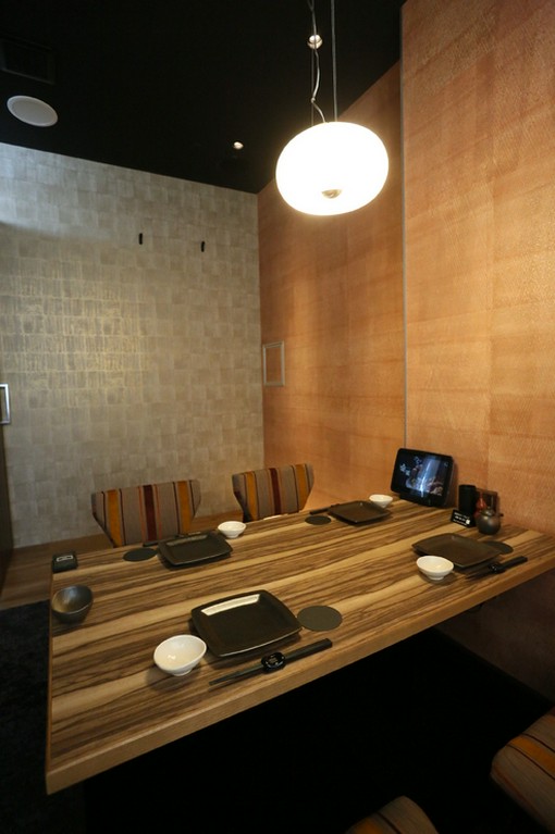 思う存分おしゃべりできる、全席完全個室の落ち着いた和の空間