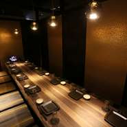 綺麗な店内には耳に心地よいジャズが流れ、リラックスした時間を過ごせます。食器にもこだわりあり。料理に合わせて素敵なお皿で供してくれるので必見です。