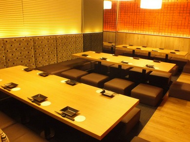 和の伝統とモダニズムが融和した空間で、プレミアムなひとときを