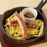 希少部位の「牛ミスジ」をステーキで堪能できます。肉の旨味とコク、とろけるような柔らかさが絶妙。お酒との相性も良いので、是非ご一緒に楽しんでみてはいかがでしょうか。