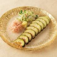 白出汁で瞬間漬けにした水茄子のみずみずしい食感をお楽しみください。