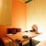 2名でもゆったり利用できる個室席をご用意。周りを気にせずくつろげるので、2人きりの特別な時間を満喫できます。