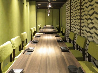 和の伝統とモダニズムが融和した空間で、プレミアムなひとときを