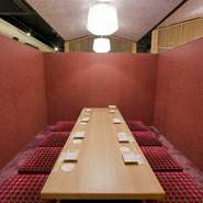 お酒が苦手な女性にも飲みやすい「梅酒」「ワイン」「カクテル」などが種類豊富に揃い、綺麗な盛り付けの料理は、女性の心を夢中にさせます。アットホームな合コンは、盛り上がること間違いありません。